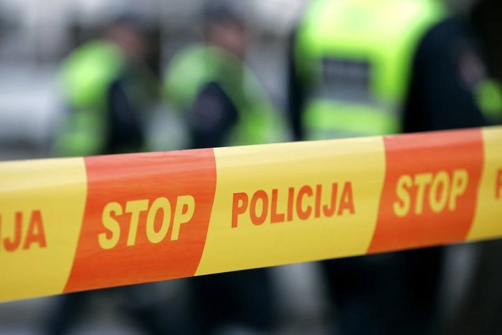 Nuotraukoje matoma policijos „STOP“ juosta