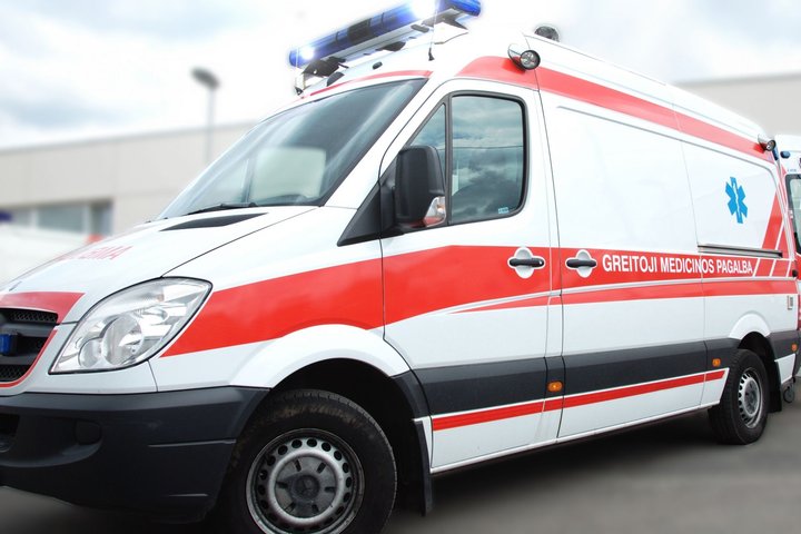 Nuotraukoje matomas greitosios medicinos pagalbos automobilis