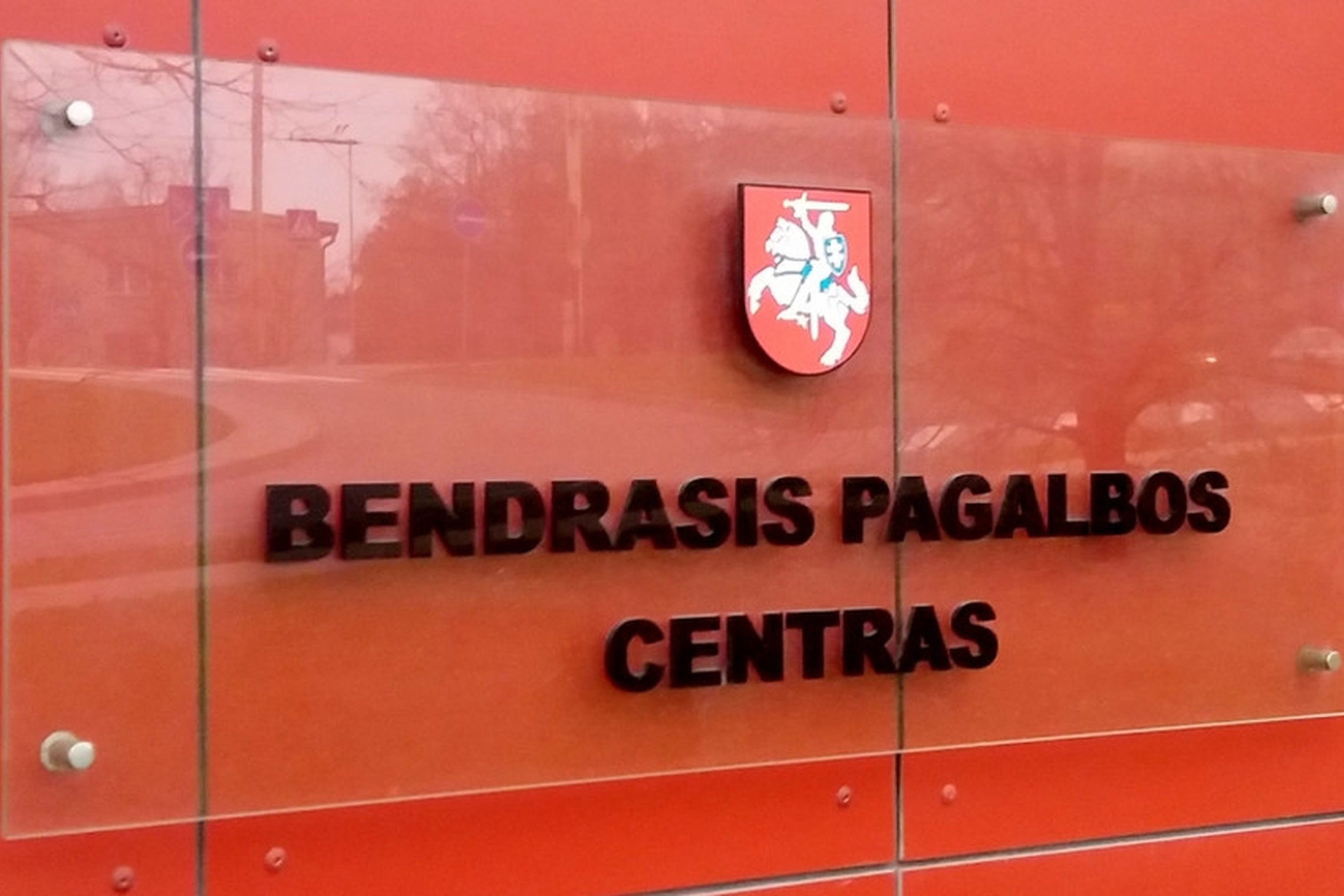 Nuotraukoje matoma Bendrojo pagalbos centro pastato iškaba