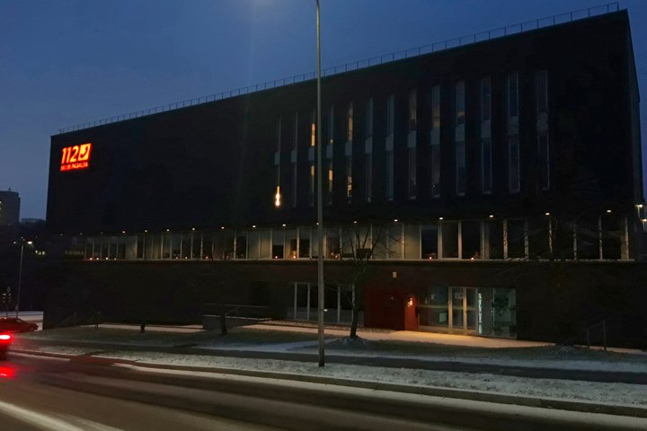 Nuotraukoje matomas Bendrojo pagalbos centro pastatas ankstyvą rytą