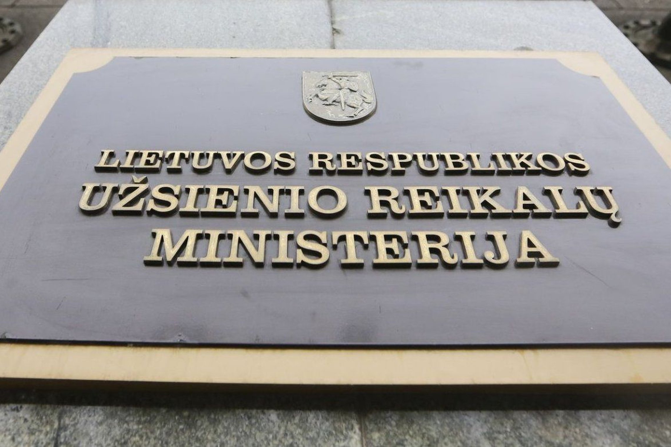 Nuotraukoje matoma  Užsienio reikalų ministerijos iškaba