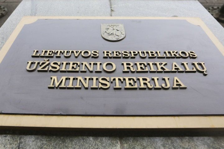 Nuotraukoje matoma Užsienio reikalų ministerijos iškaba