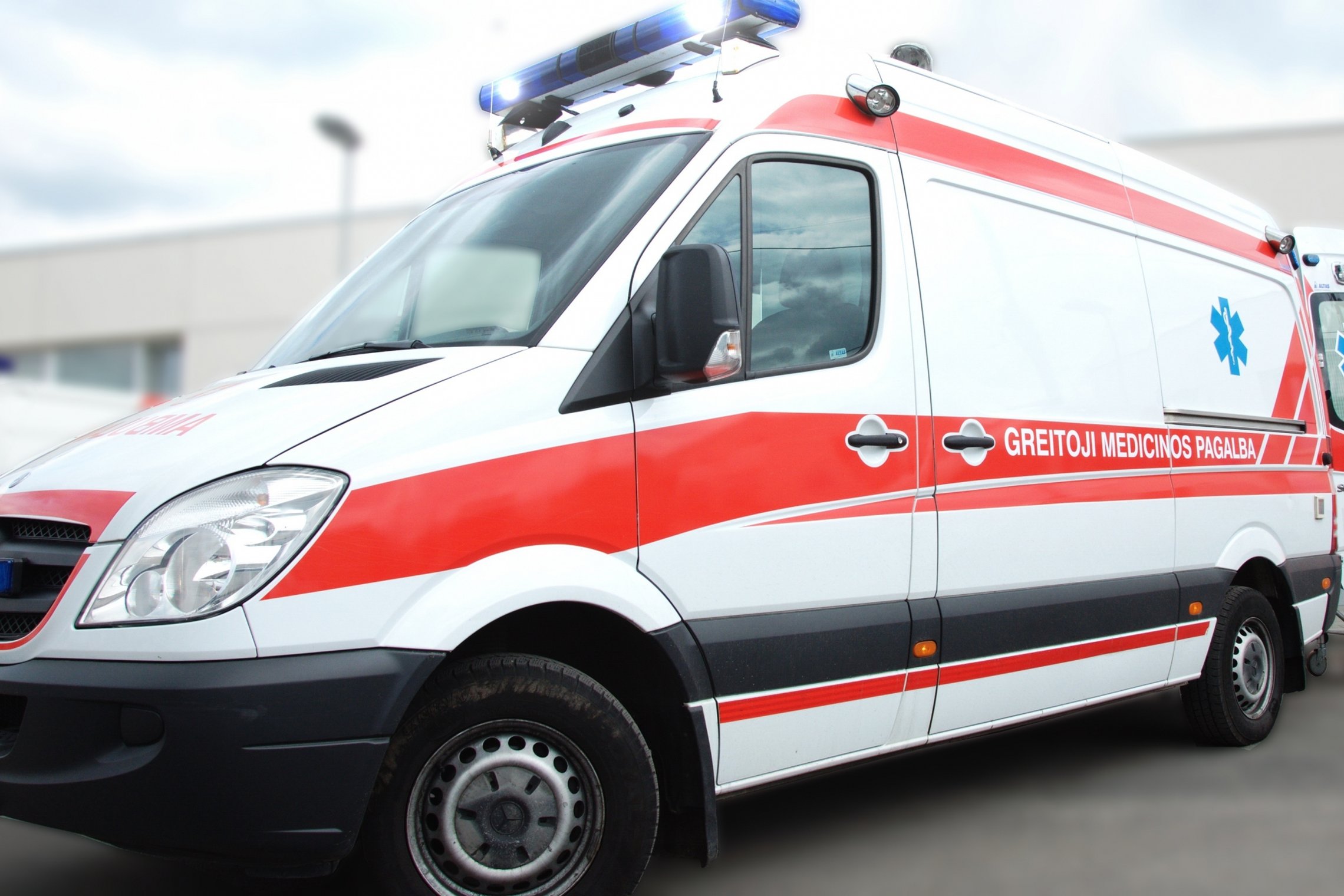 Nuotraukoje matomas greitosios medicinos pagalbos automobilis