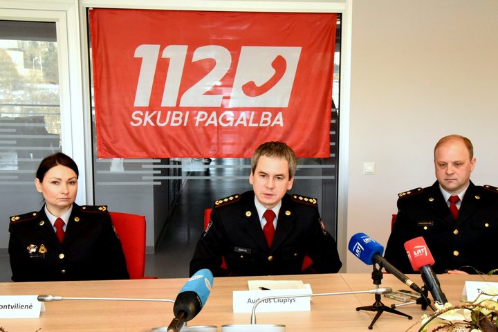 Nuotraukoje matomi spaudos konferencijos dalyviai