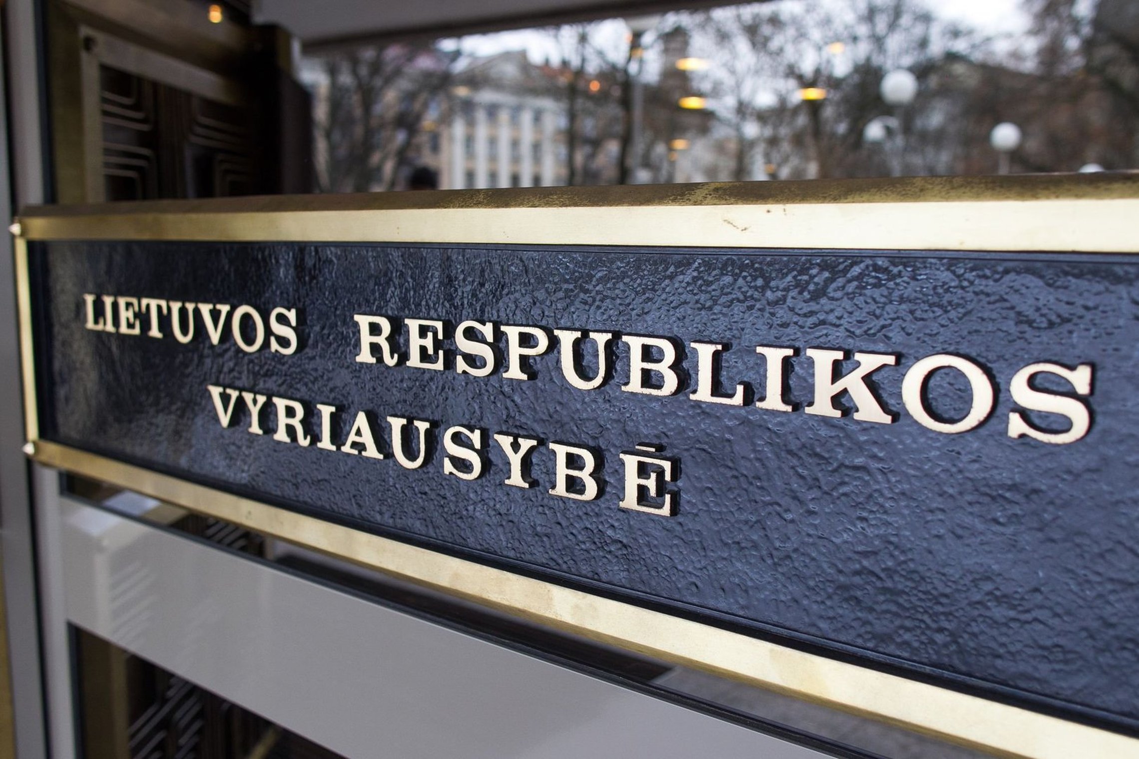 Nuotraukoje matoma Vyriausybės rūmų iškaba