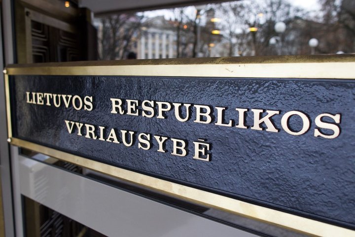Nuotraukoje matoma Vyriausybės rūmų iškaba