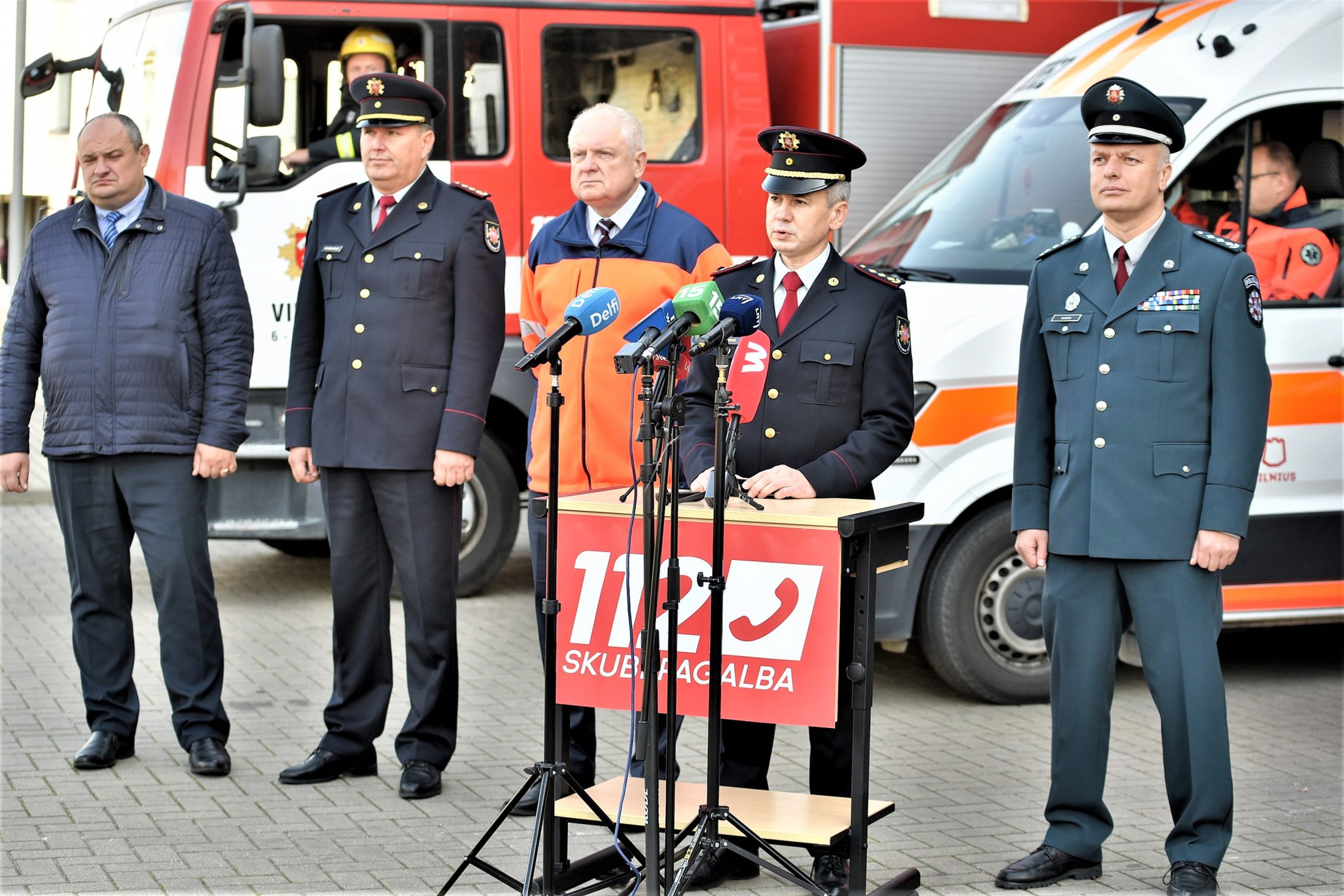 Nuotraukoje matomi spaudos konferencijos dalyviai