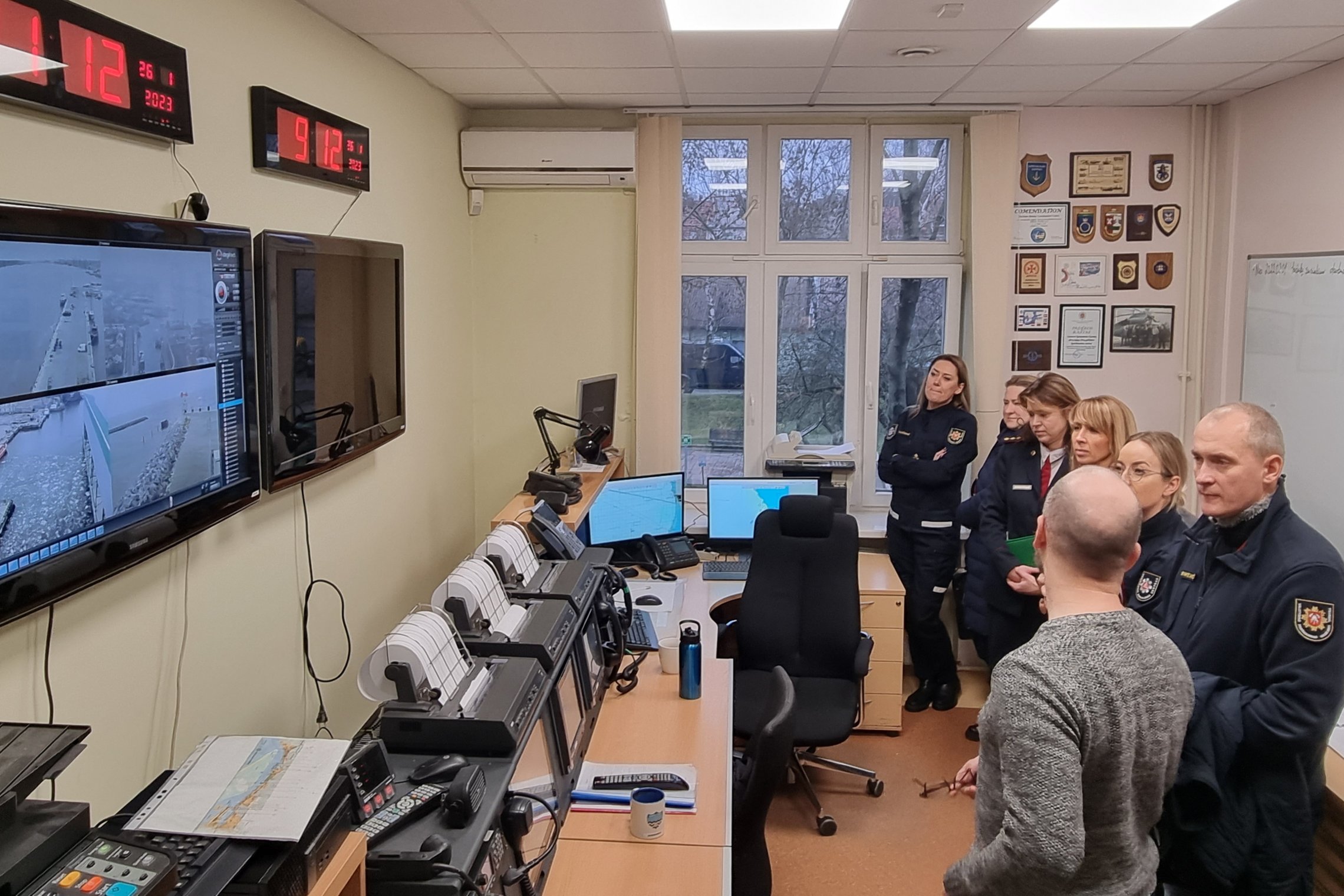 Nuotraukoje matomos darbinės patalpos, kurias apžiūri Bendrojo pagalbos centro darbuotojai