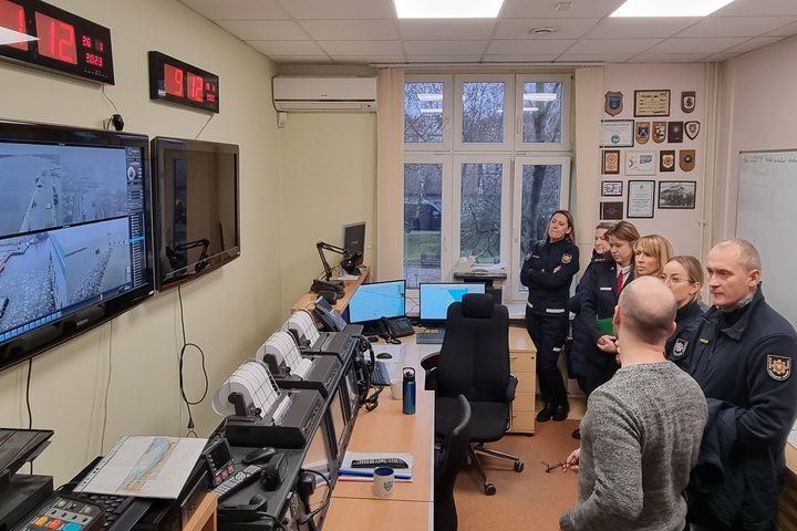 Nuotraukoje matomos darbinės patalpos, kurias apžiūri Bendrojo pagalbos centro darbuotojai