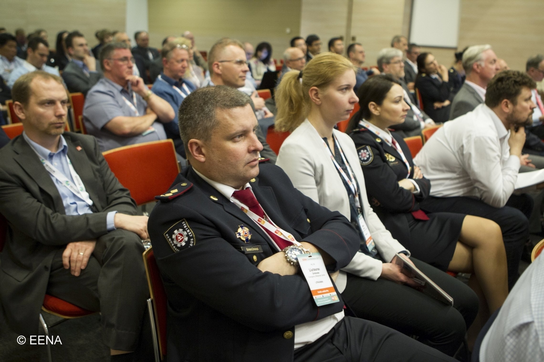 Nuotraukoje matomi Lietuvos atstovai, sėdintys Konferencijos salėje