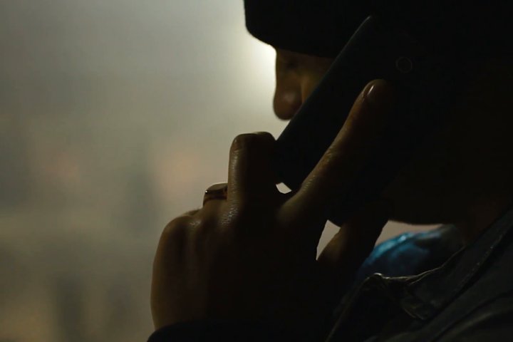 Nuotraukoje matomas telefonu skambinantis nenustatytas asmuo