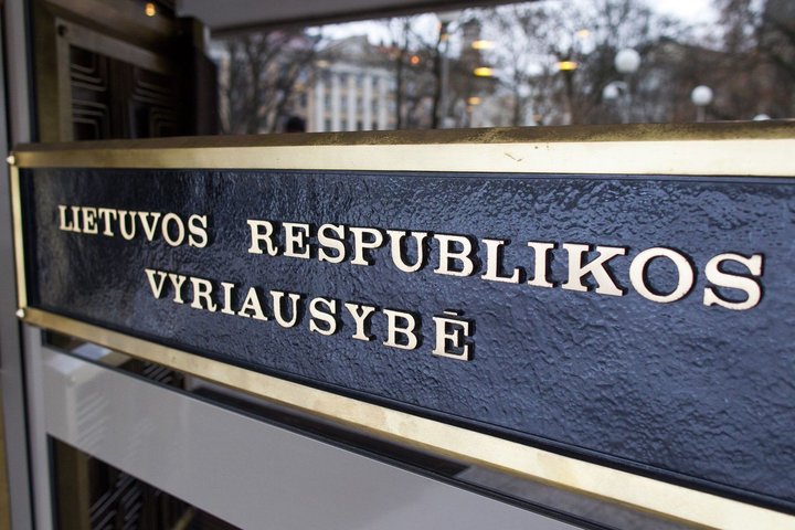 Nuotraukoje matoma Vyriausybės rūmų iškaba