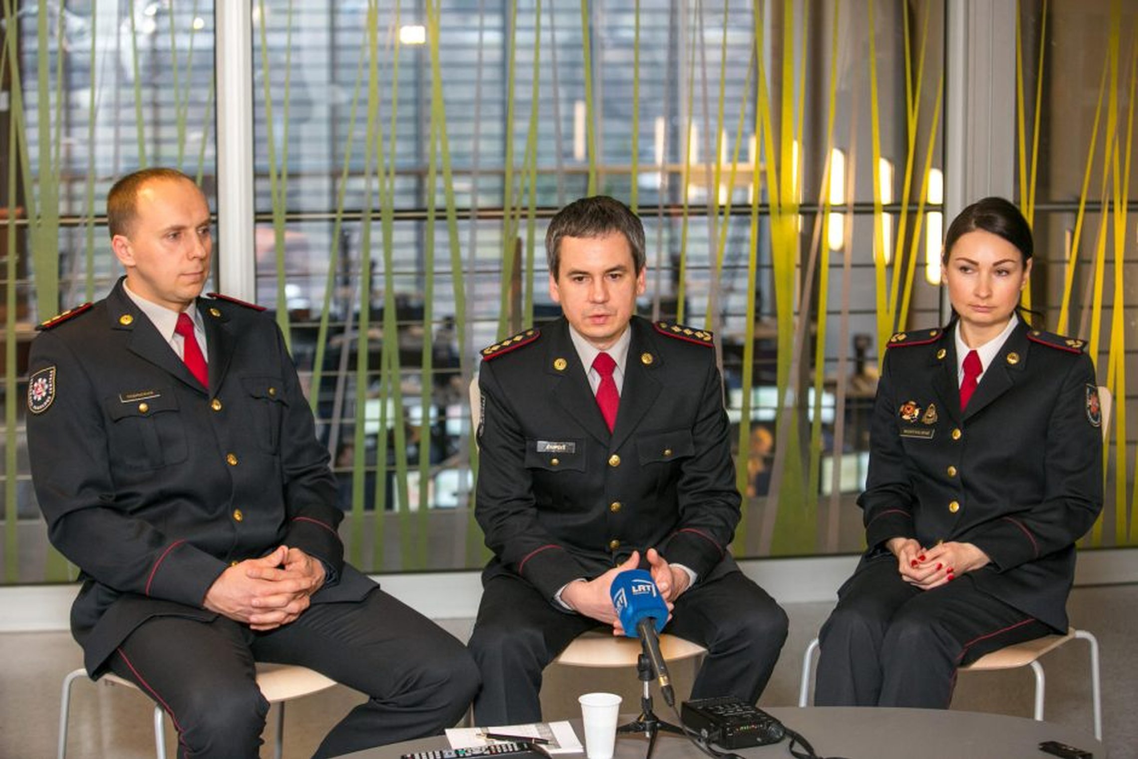Nuotraukoje matomi spaudos konferencijos dalyviai