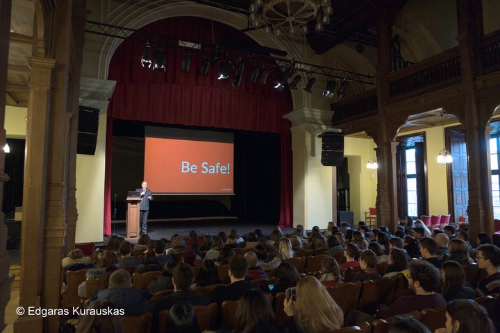 Nuotraukoje matoma Vilniaus universiteto Teatro salė