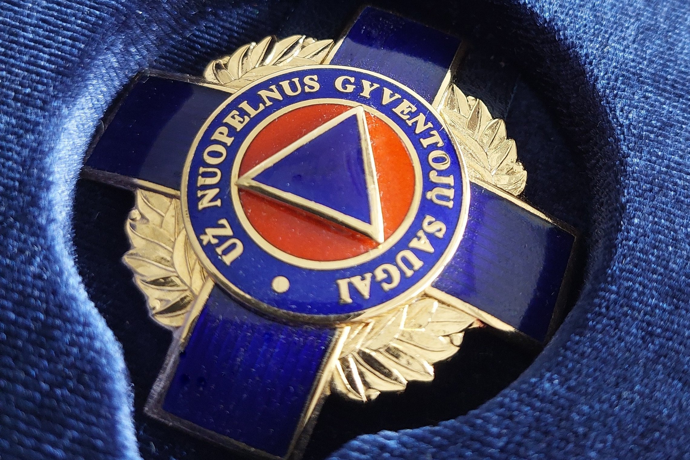 Nuotraukoje matomas pasižymėjimo ženklas „Už nuopelnus gyventojų saugai“